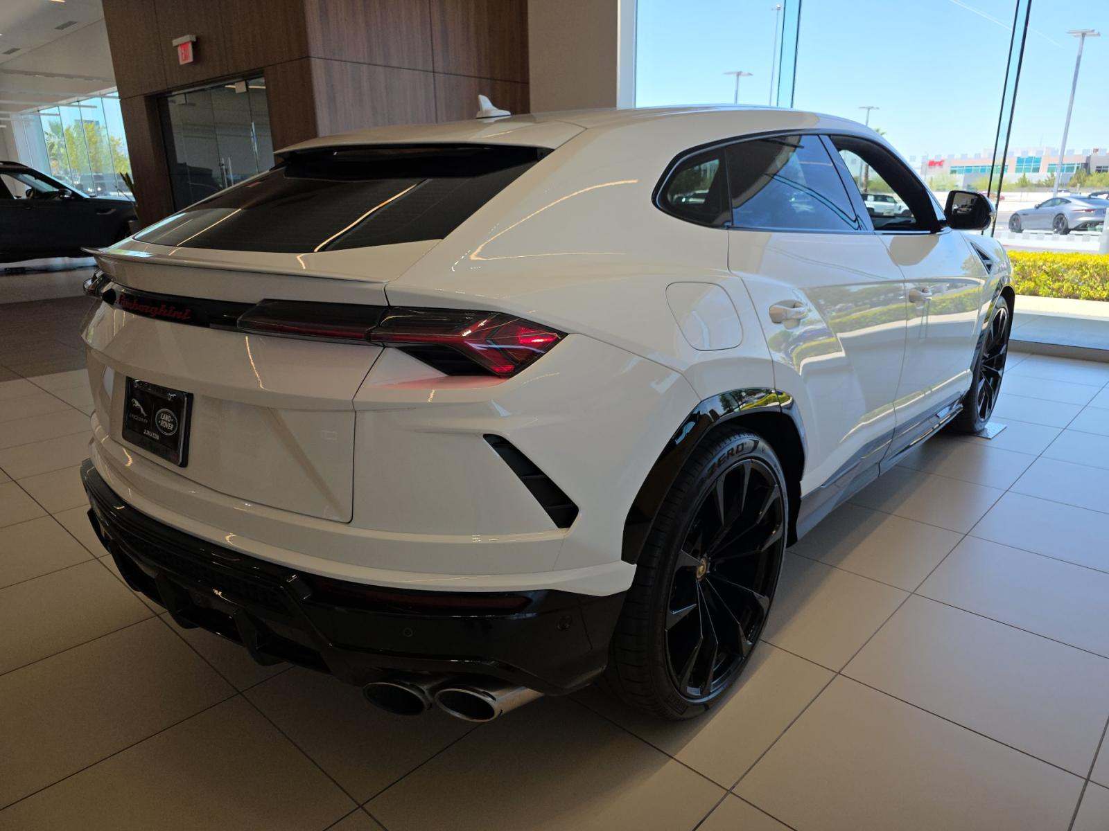 2022 Lamborghini Urus Base AWD
