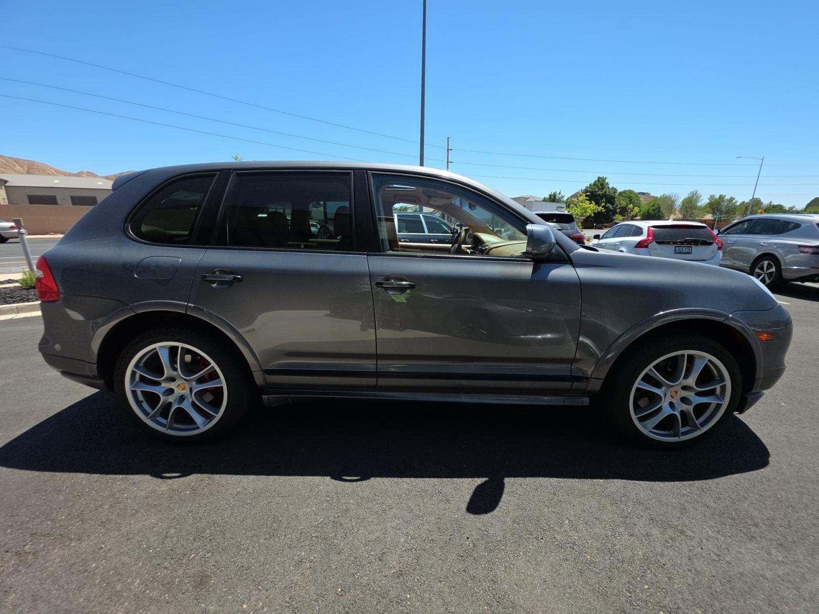 PORSCHE CAYENNE - 4
