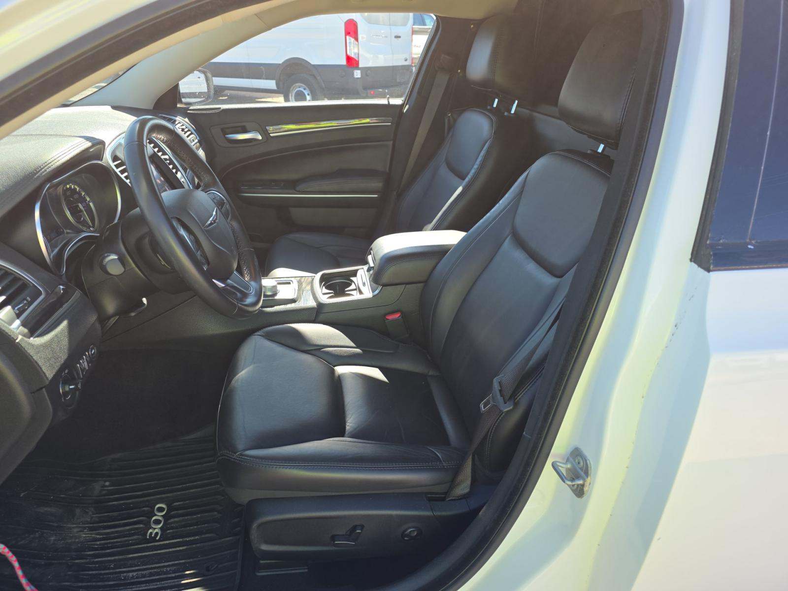 2021 Chrysler 300 Touring L RWD