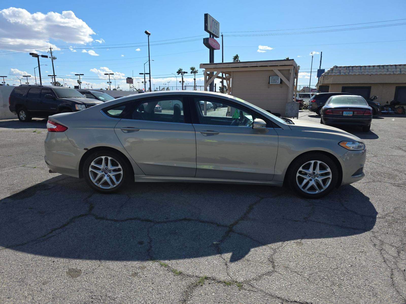 2016 Ford Fusion SE FWD