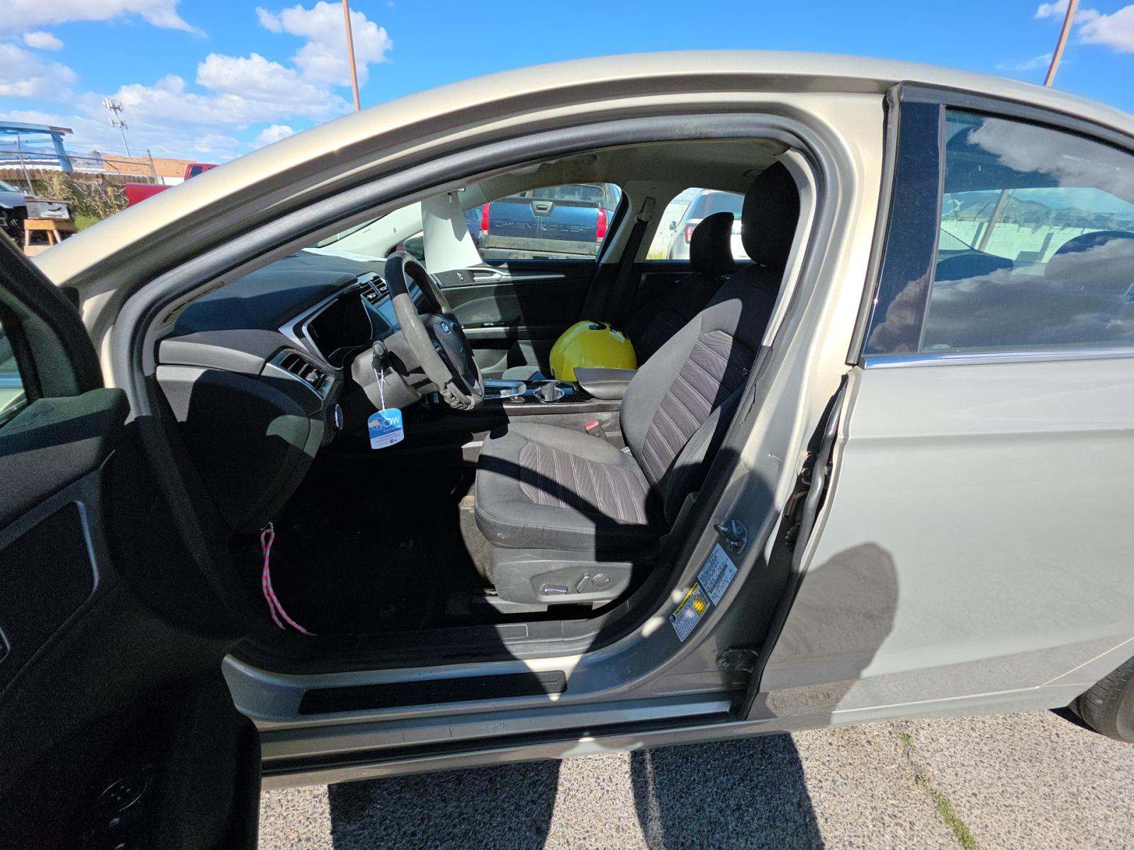 2016 Ford Fusion SE FWD