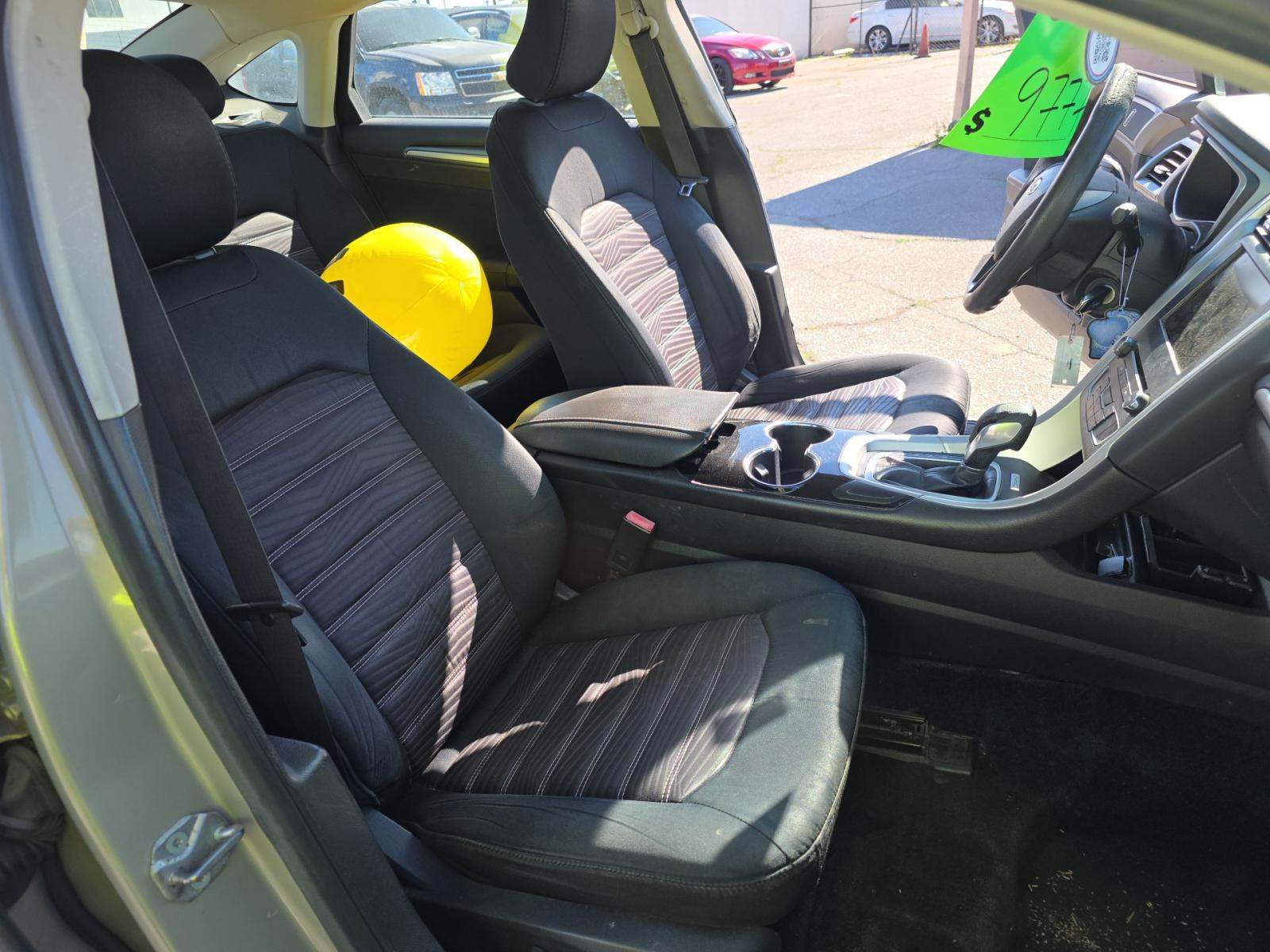 2016 Ford Fusion SE FWD