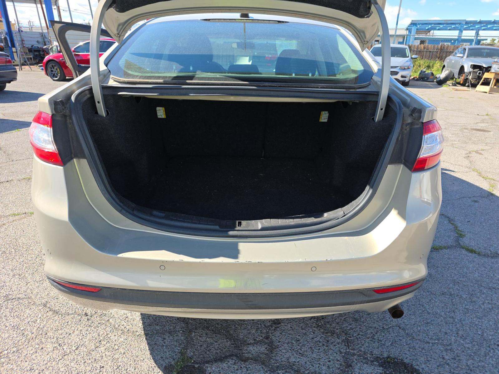 2016 Ford Fusion SE FWD