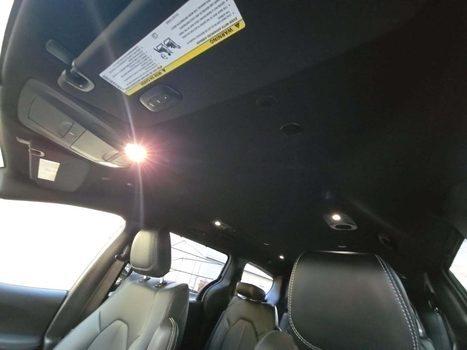 2025 Chrysler Pacifica Select FWD