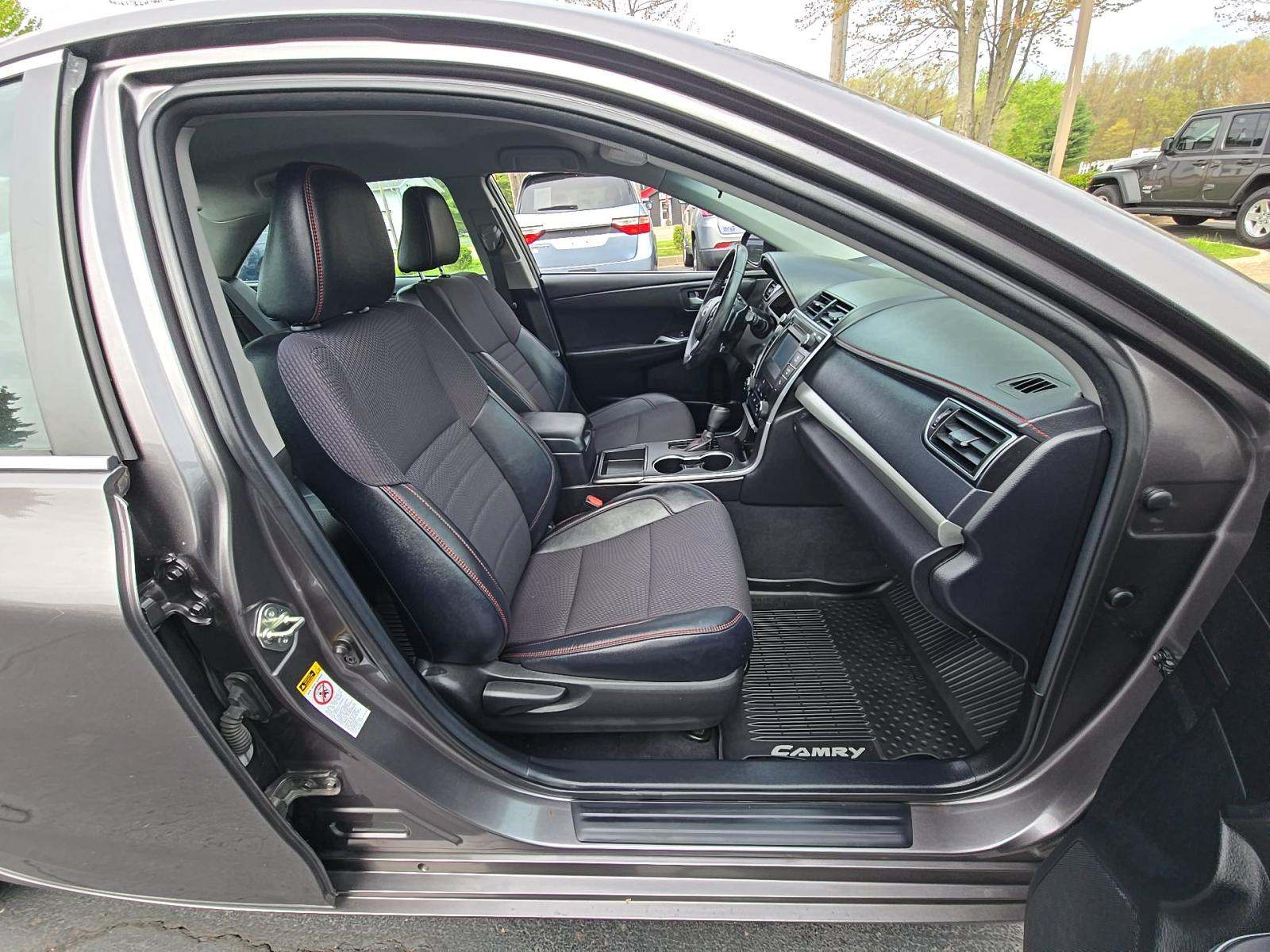 2016 Toyota Camry SE FWD