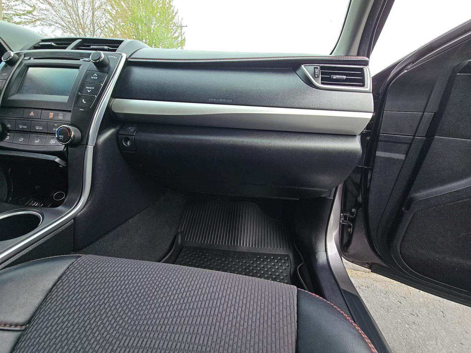 2016 Toyota Camry SE FWD