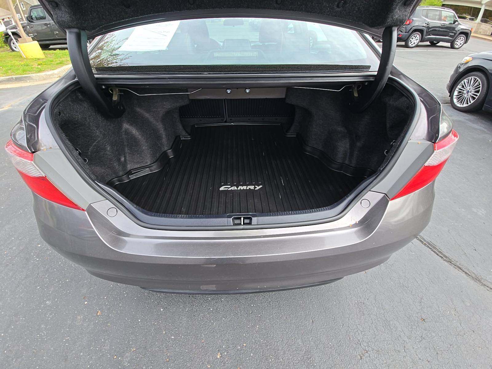 2016 Toyota Camry SE FWD