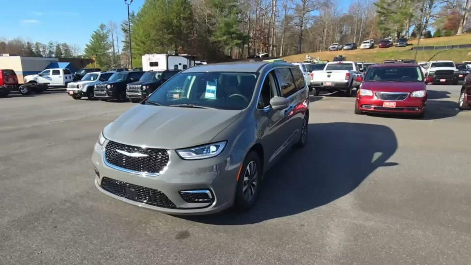 2022 Chrysler Pacifica Hybrid Touring L 121.6