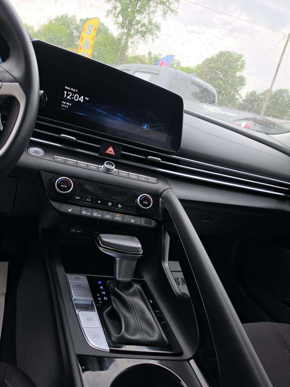 2025 Hyundai Elantra SEL Convenience FWD