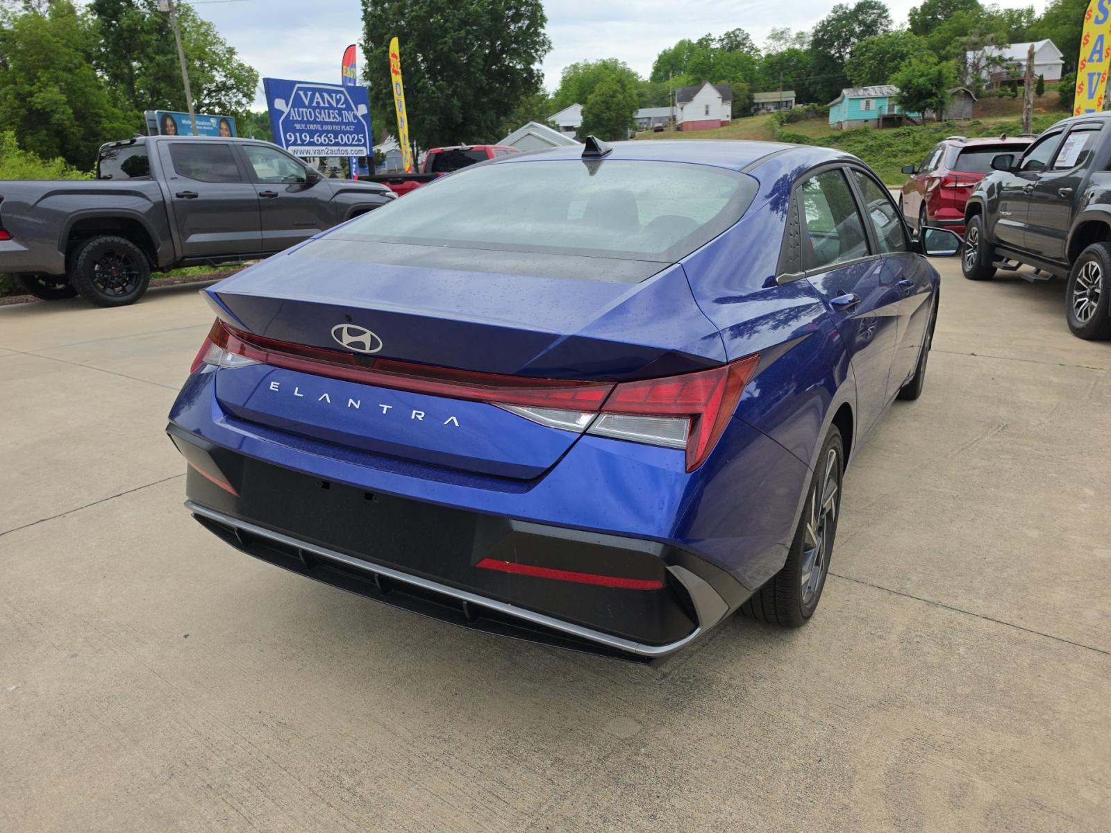 2025 Hyundai Elantra SEL Convenience FWD