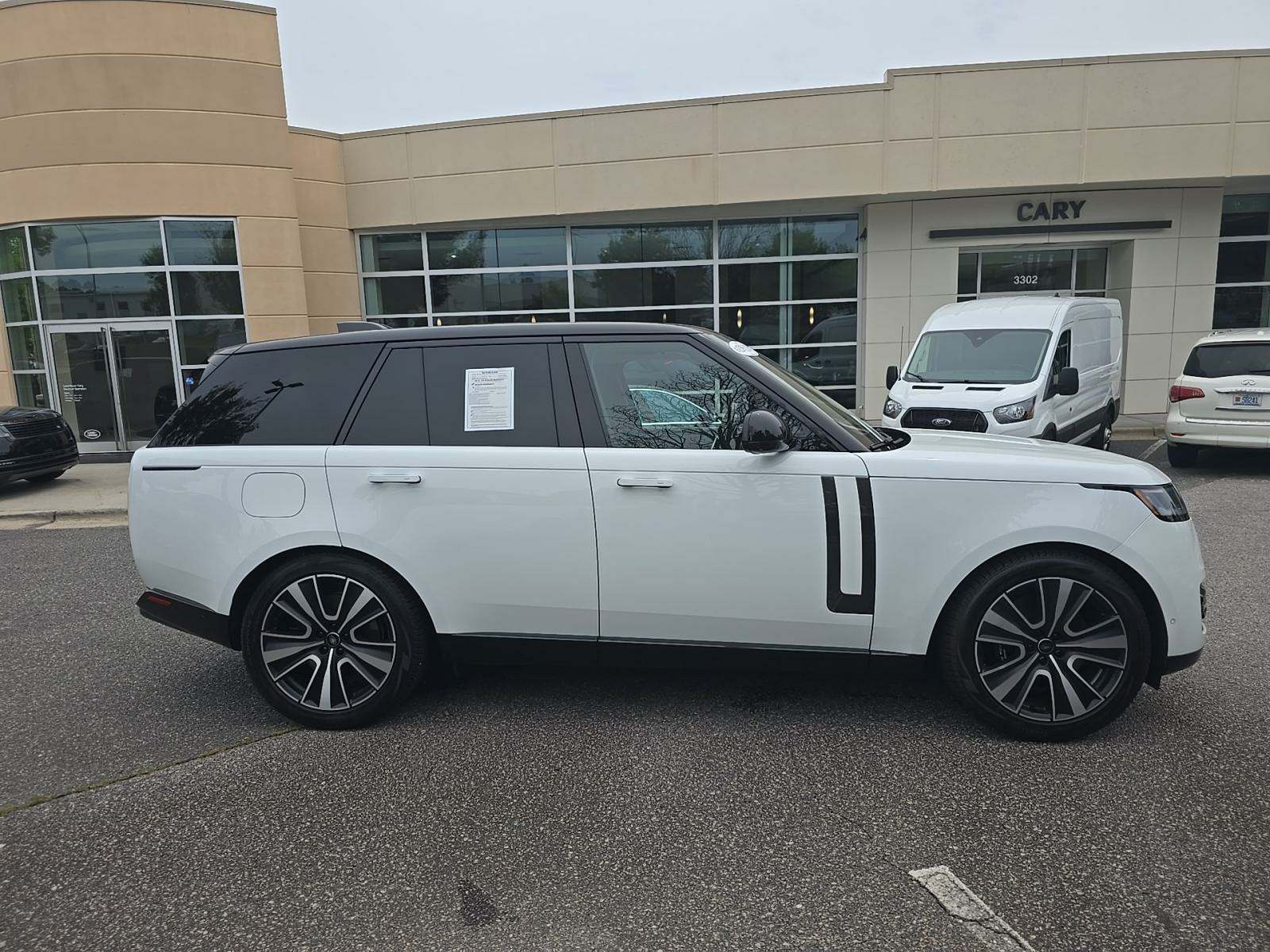 2025 Land Rover Range Rover SE AWD