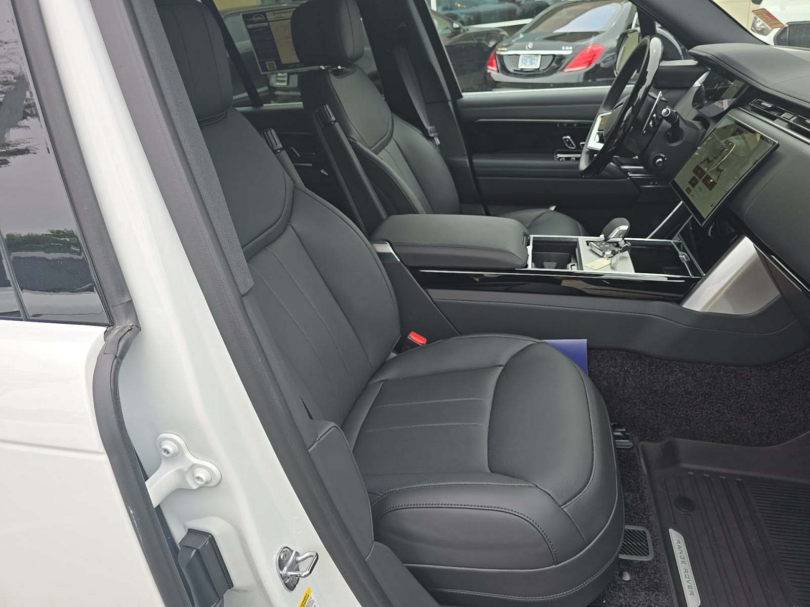 2025 Land Rover Range Rover SE AWD