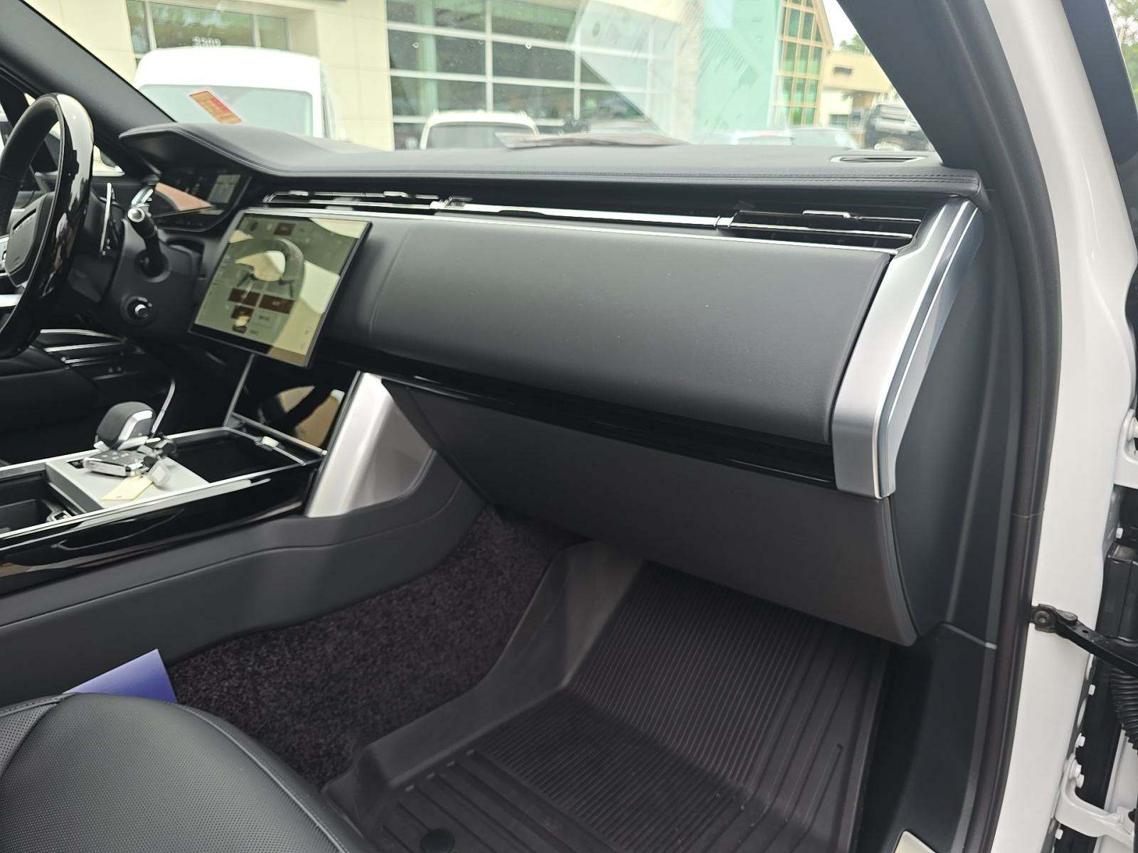 2025 Land Rover Range Rover SE AWD