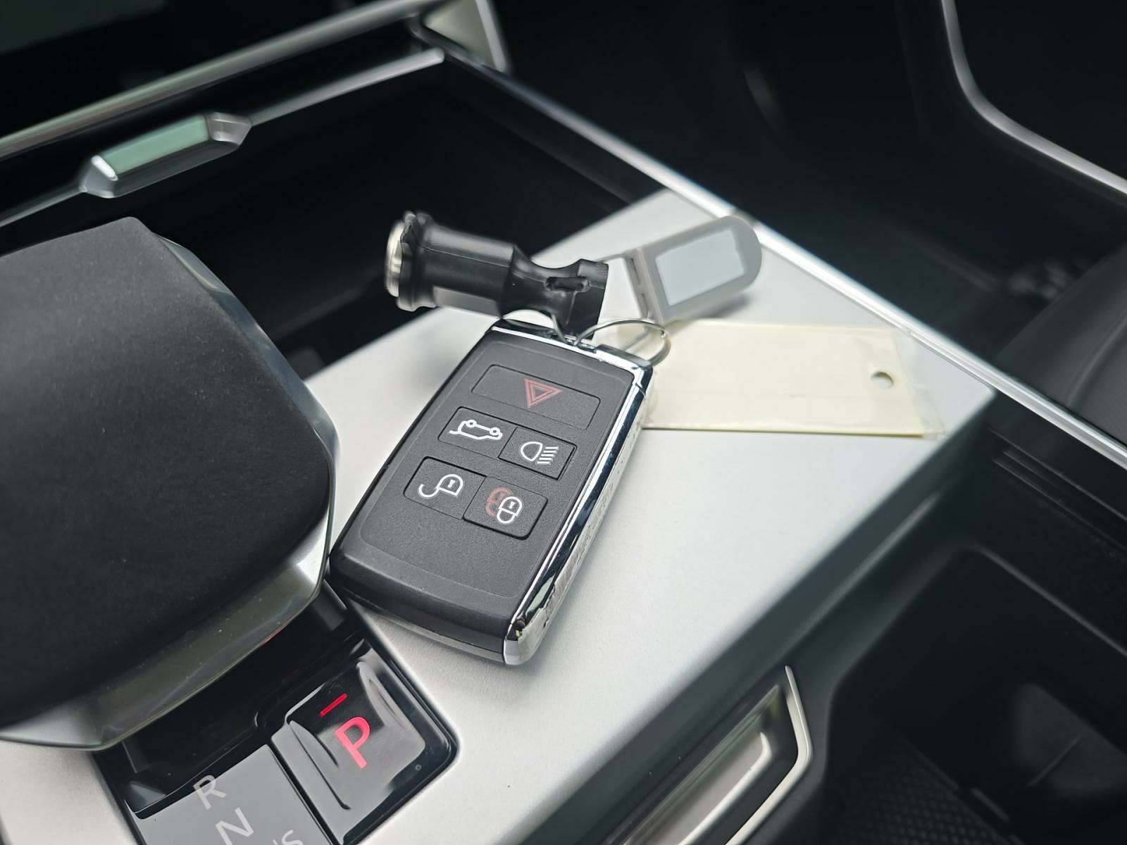 2025 Land Rover Range Rover SE AWD