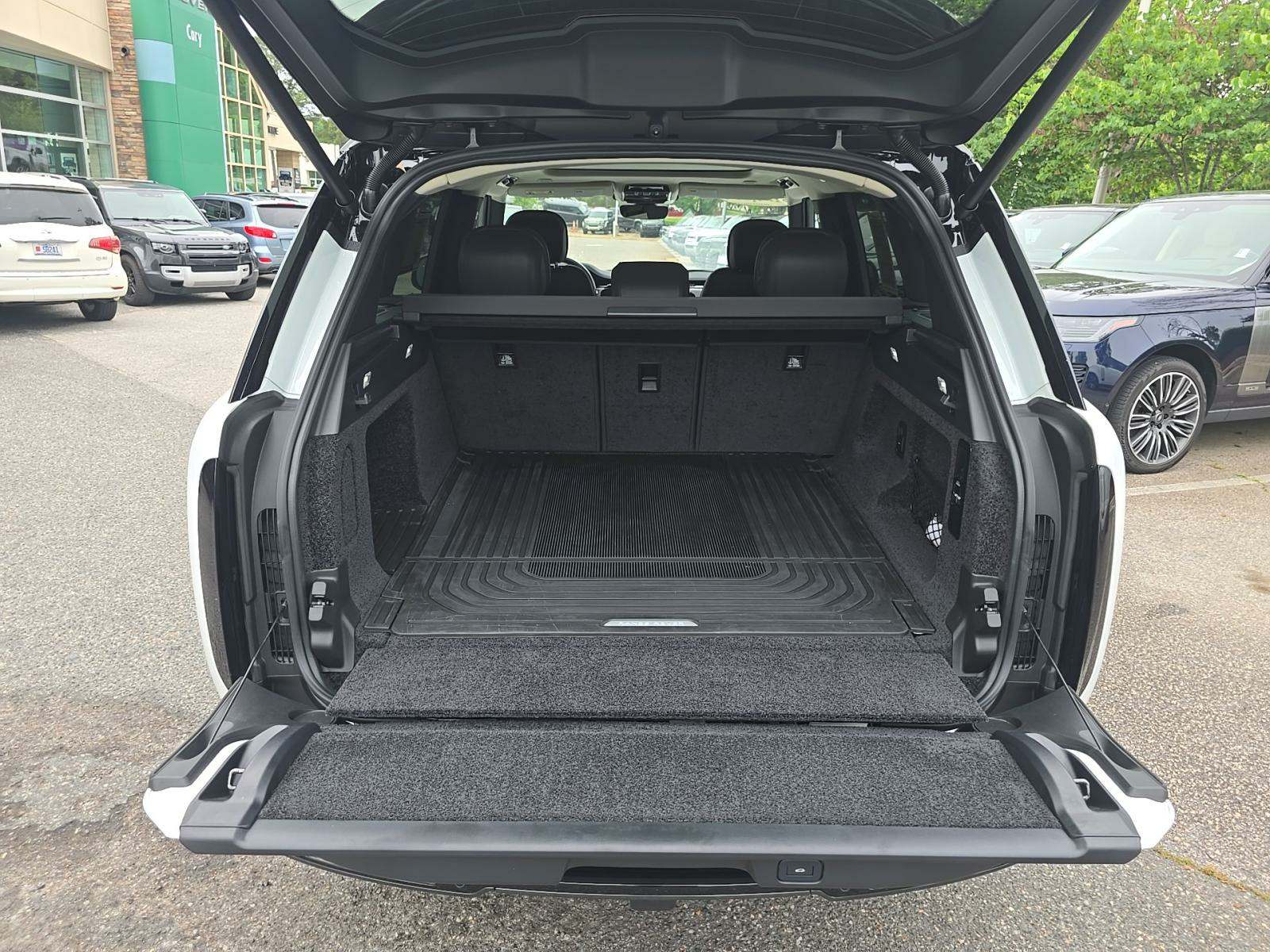 2025 Land Rover Range Rover SE AWD