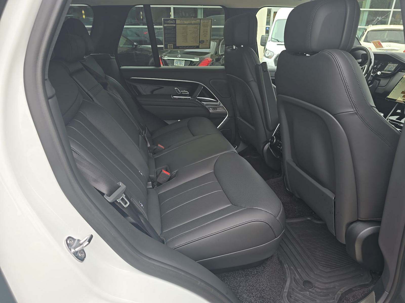 2025 Land Rover Range Rover SE AWD