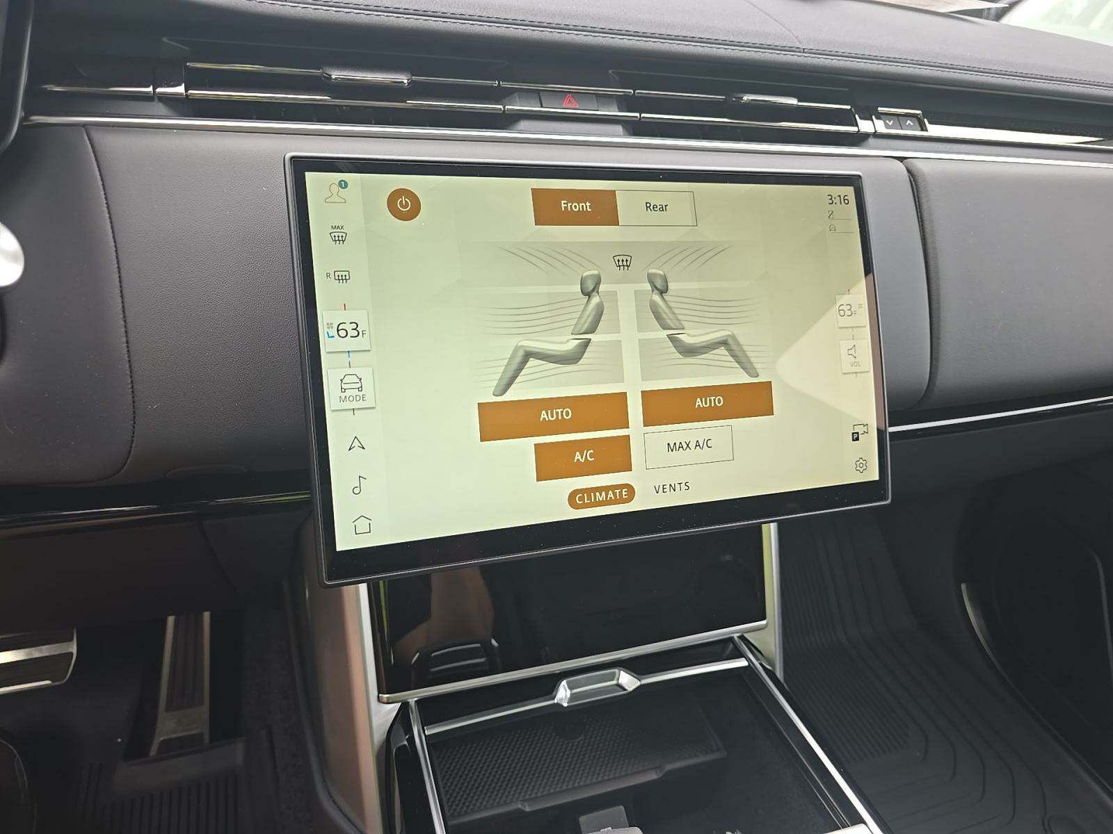 2025 Land Rover Range Rover SE AWD