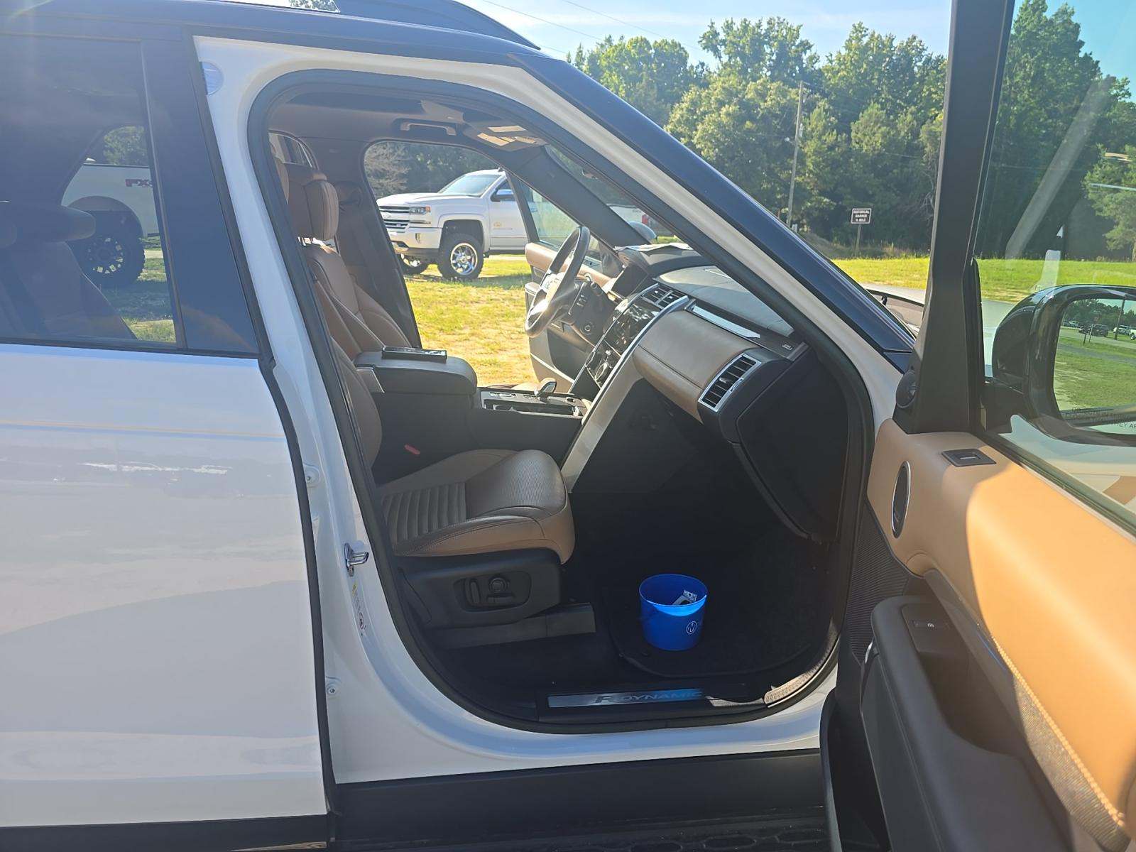 2023 Land Rover Discovery Metropolitan Edition AWD