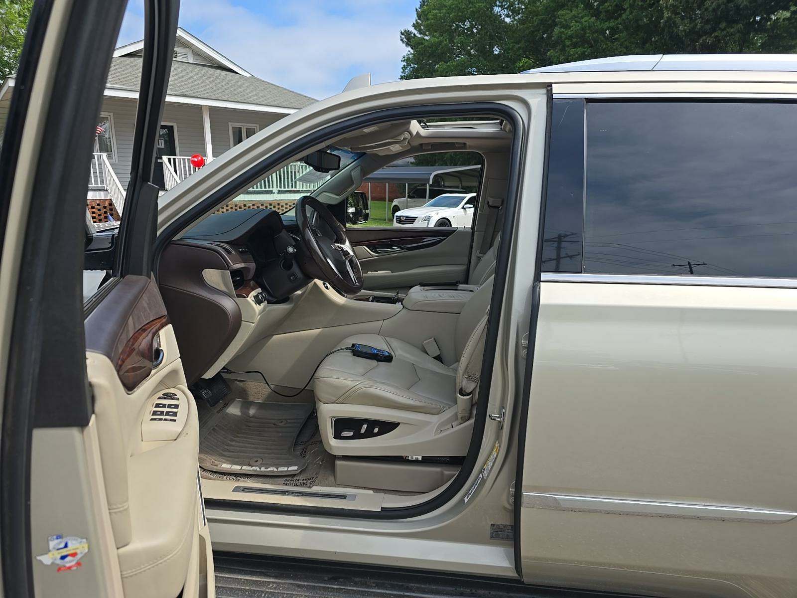 2015 Cadillac Escalade Luxury AWD