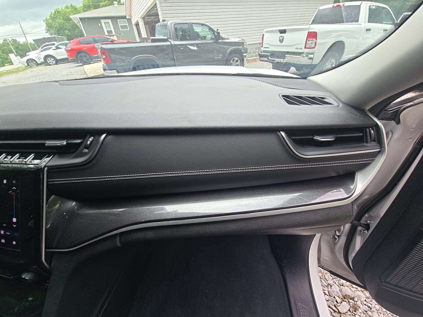 2023 Jeep Grand Cherokee Laredo RWD