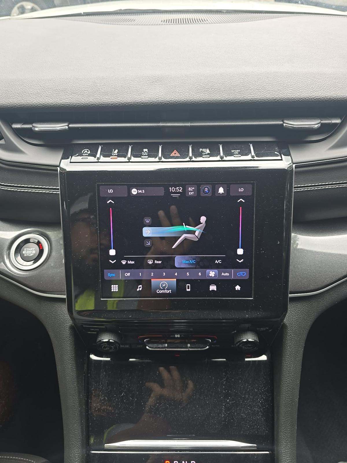 2023 Jeep Grand Cherokee Laredo RWD