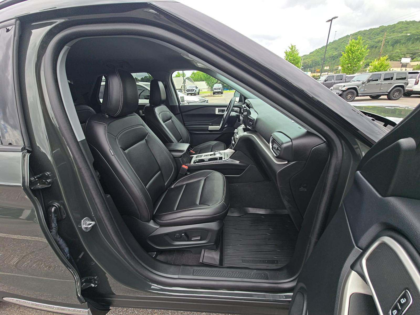 2023 Ford Explorer XLT RWD