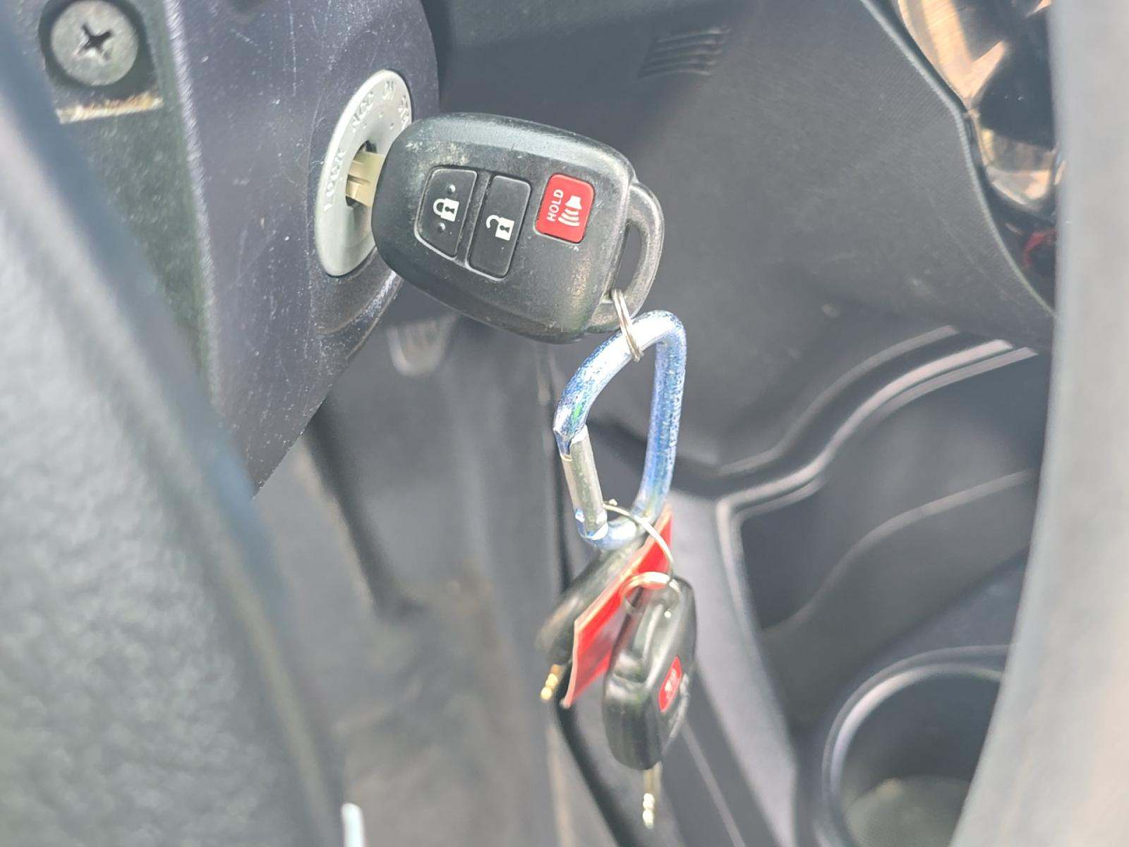 TOYOTA PRIUS C - 8
