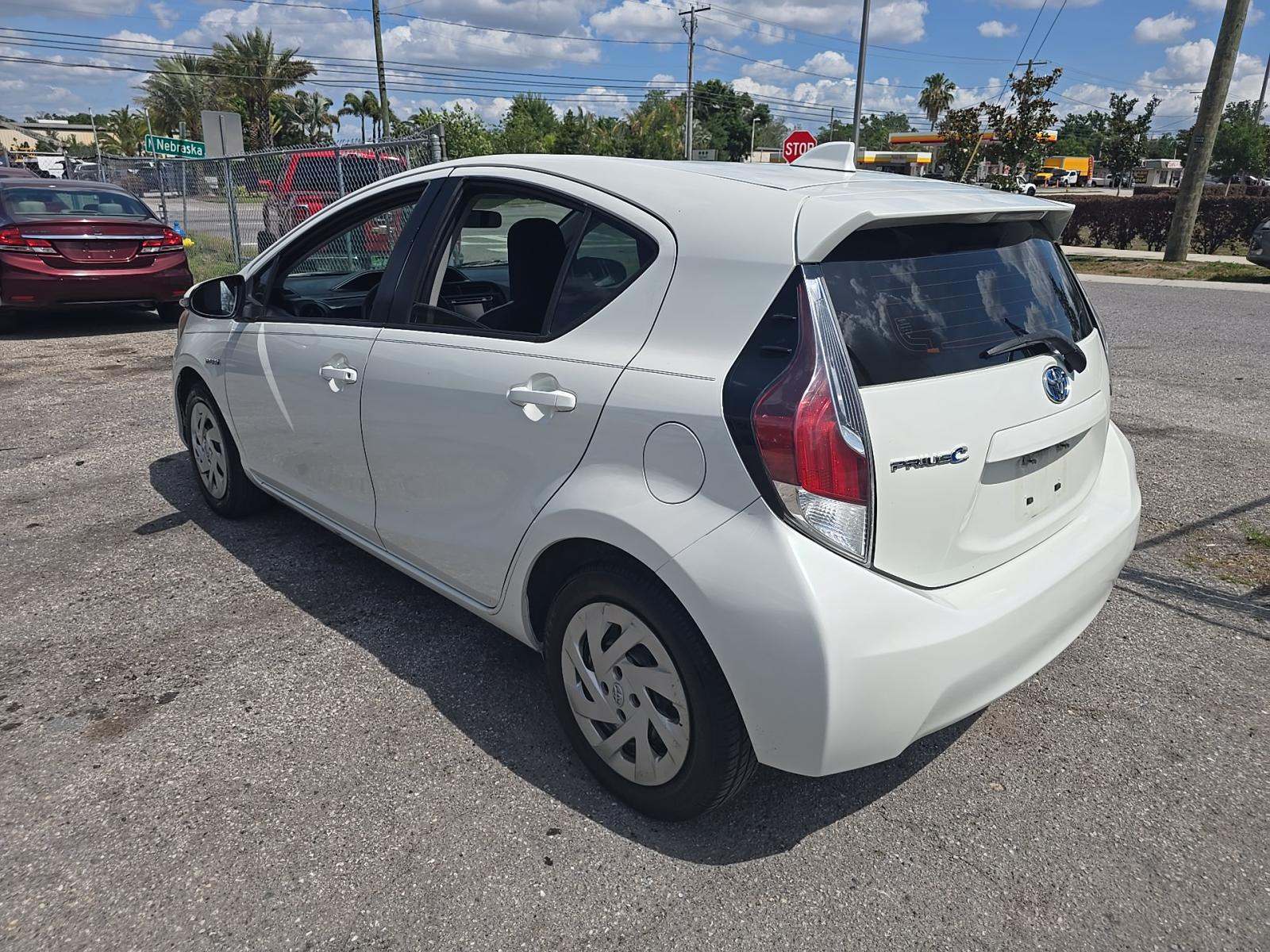 TOYOTA PRIUS C - 2
