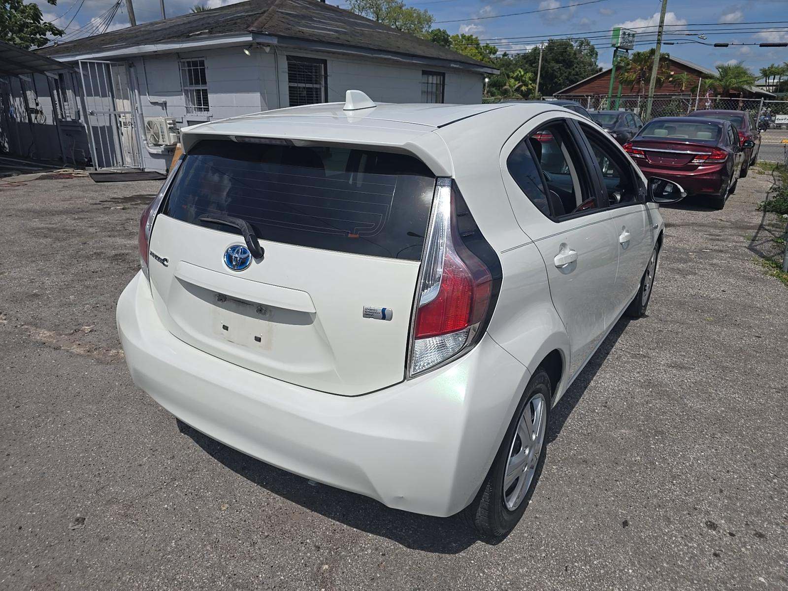 TOYOTA PRIUS C - 3