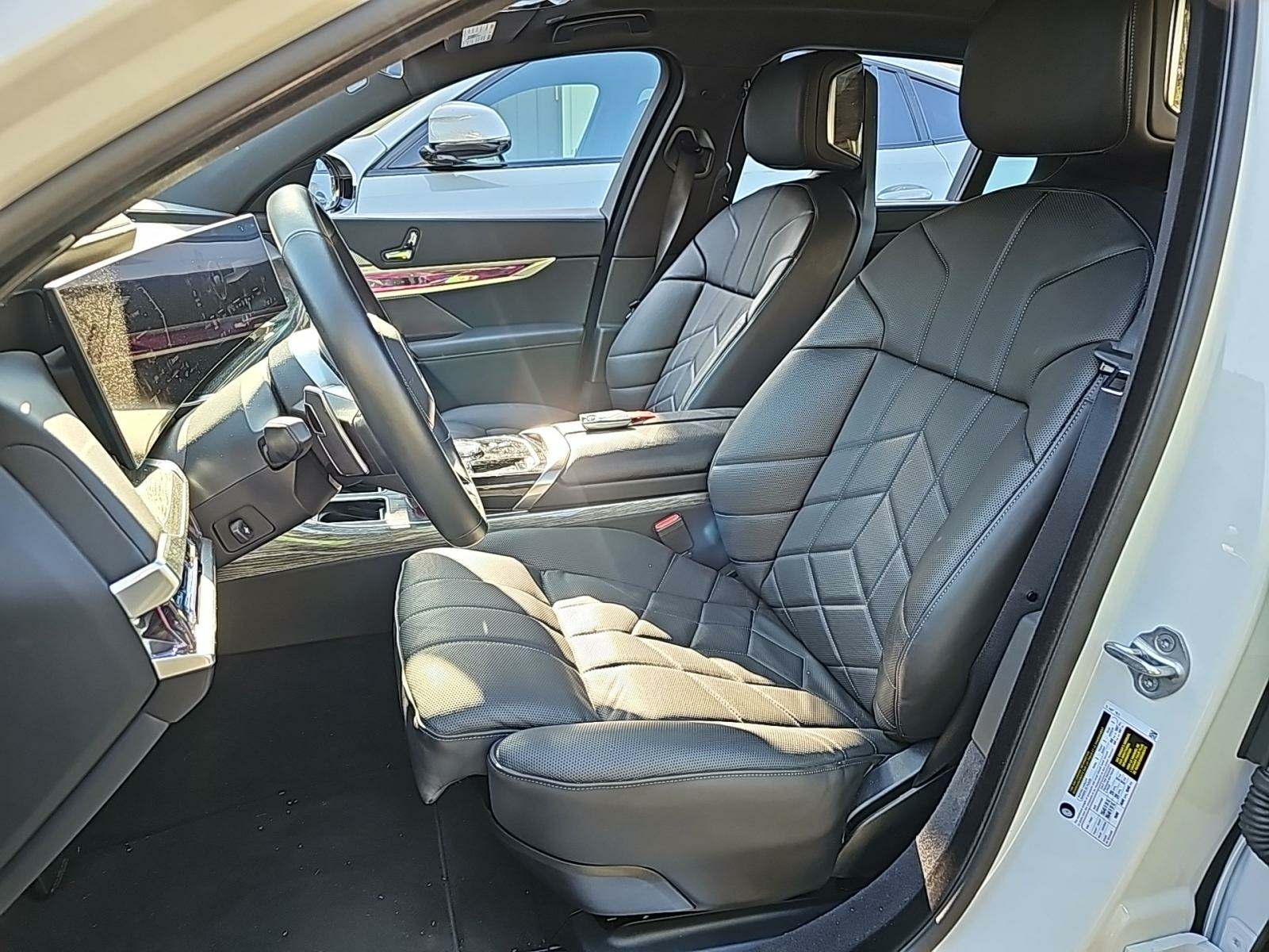 2025 BMW 7 Series 740i RWD