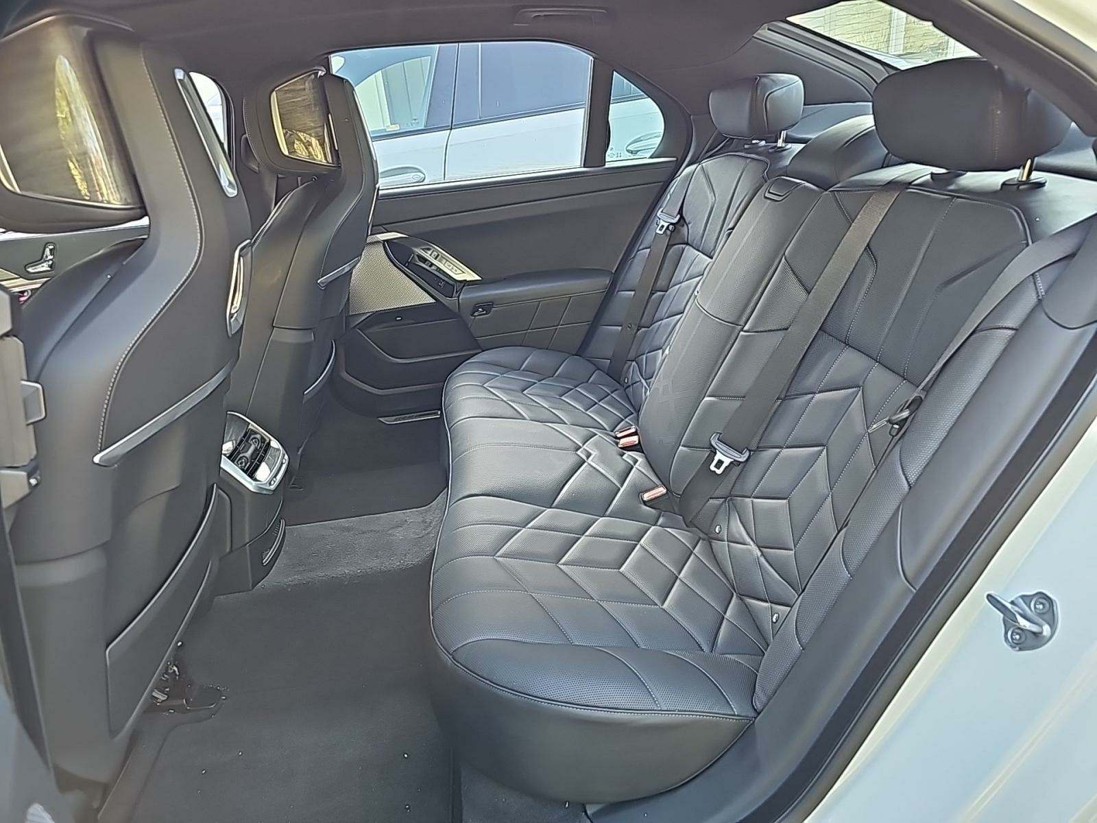 2025 BMW 7 Series 740i RWD