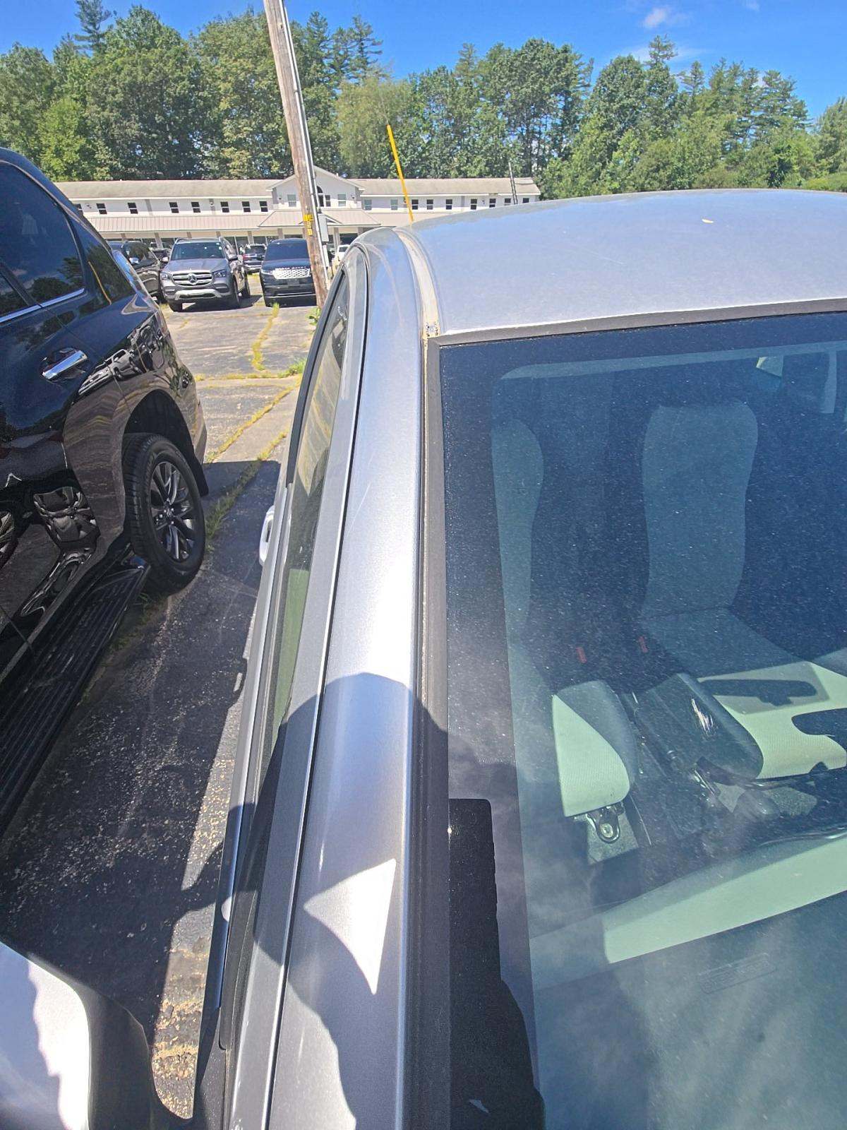 2013 Toyota Yaris L FWD