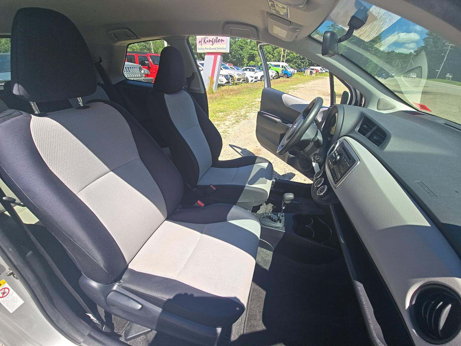 2013 Toyota Yaris L FWD