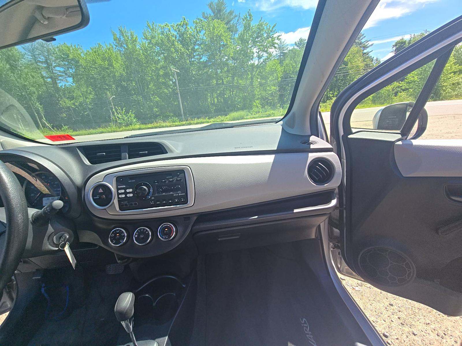 2013 Toyota Yaris L FWD