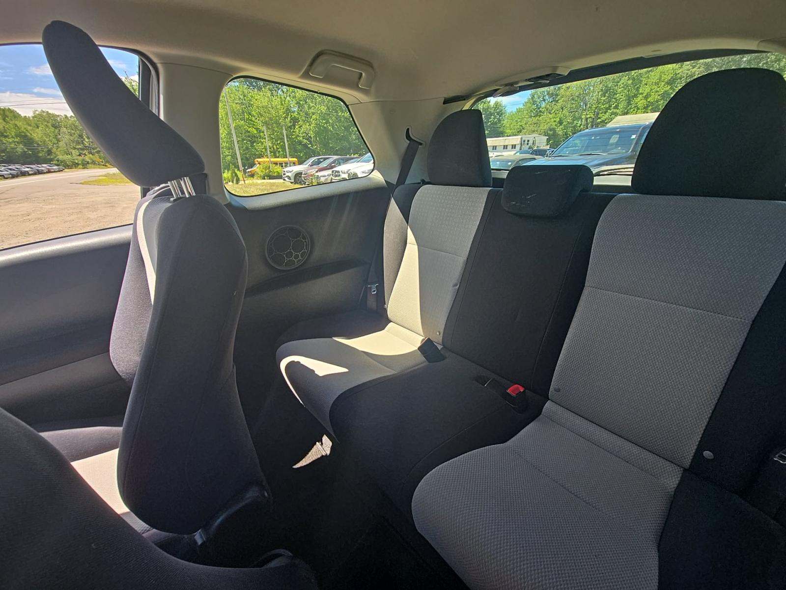 2013 Toyota Yaris L FWD