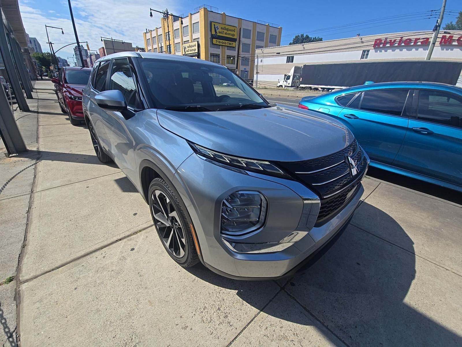 2022 Mitsubishi Outlander ES FWD