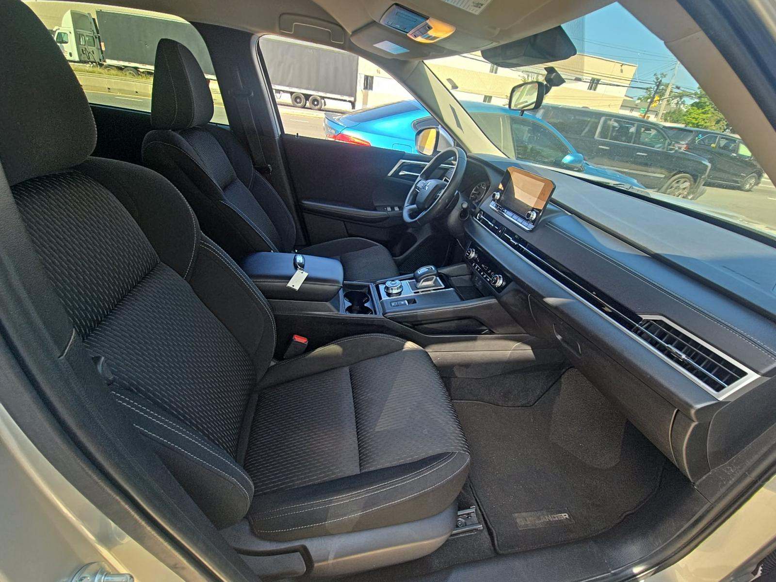 2022 Mitsubishi Outlander ES FWD