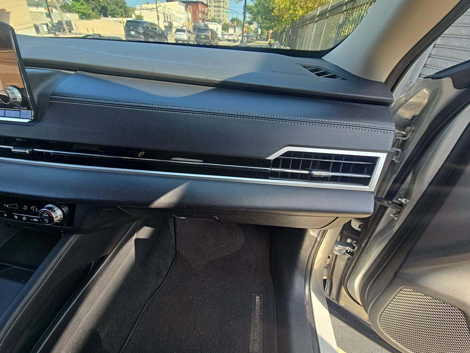 2022 Mitsubishi Outlander ES FWD