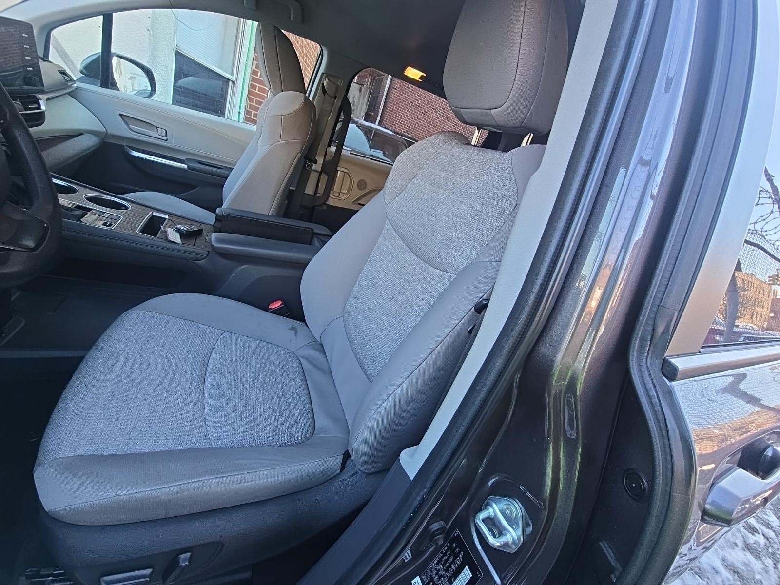 2024 Toyota Sienna LE FWD