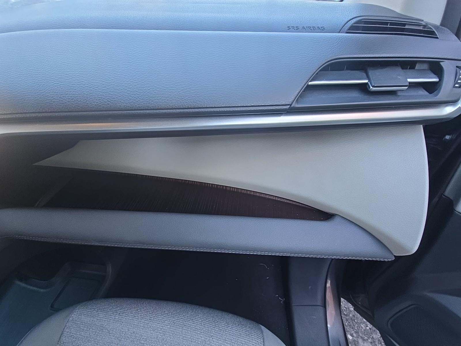 2024 Toyota Sienna LE FWD