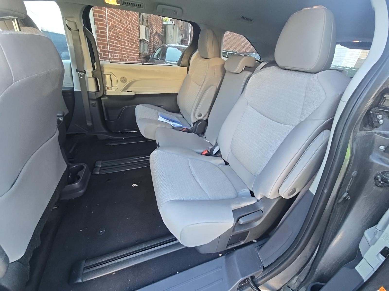 2024 Toyota Sienna LE FWD