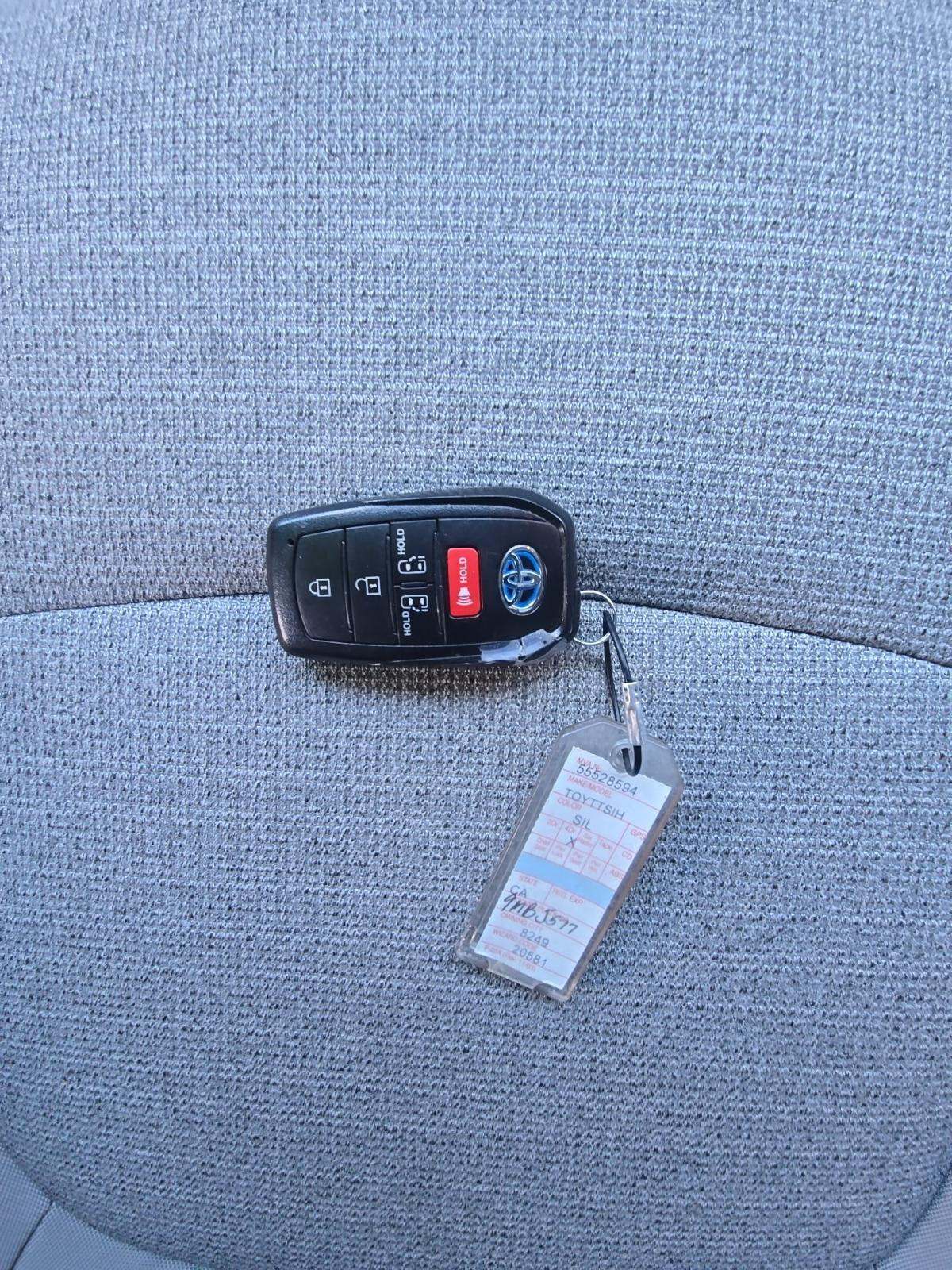 2024 Toyota Sienna LE FWD