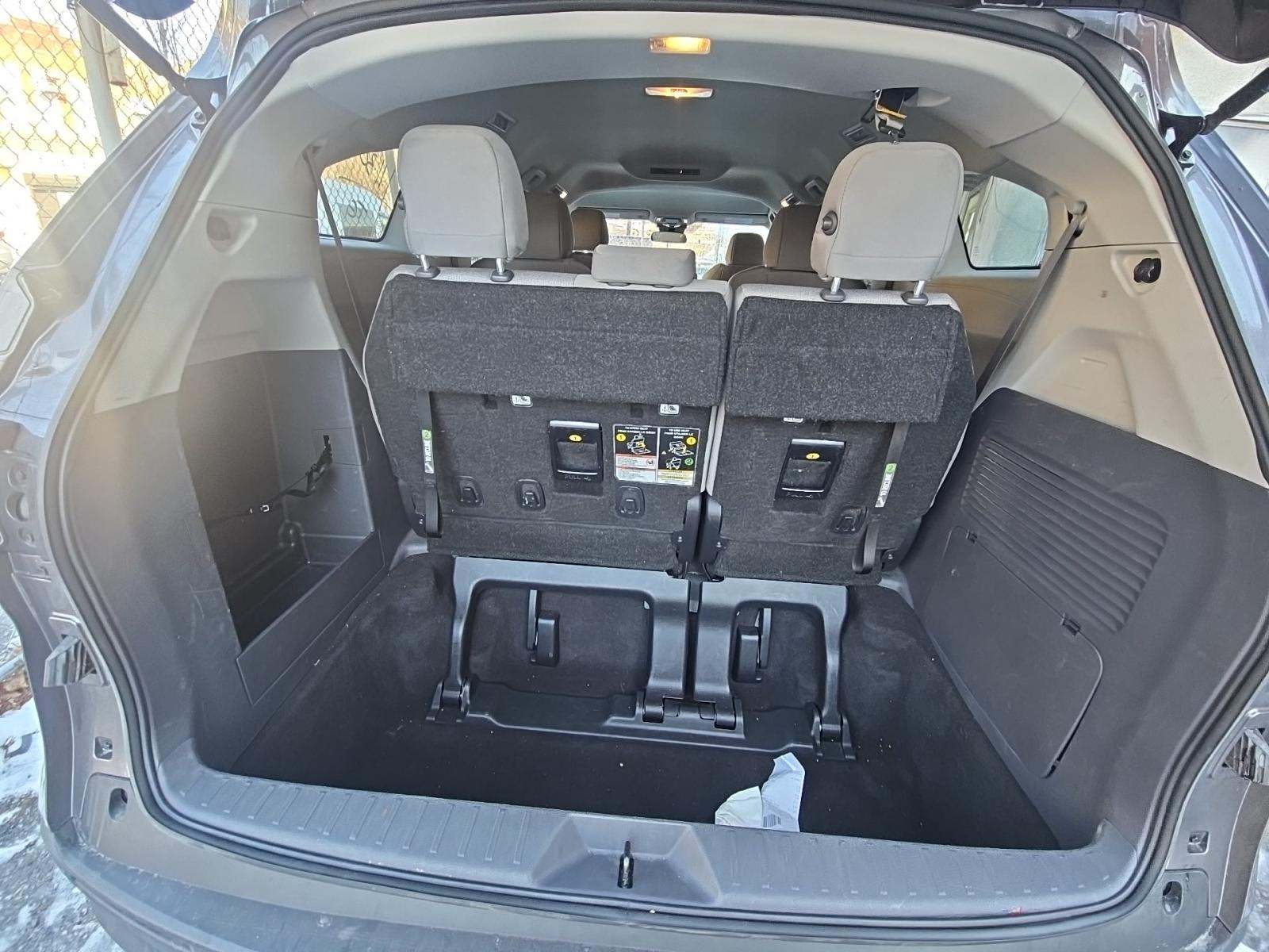 2024 Toyota Sienna LE FWD