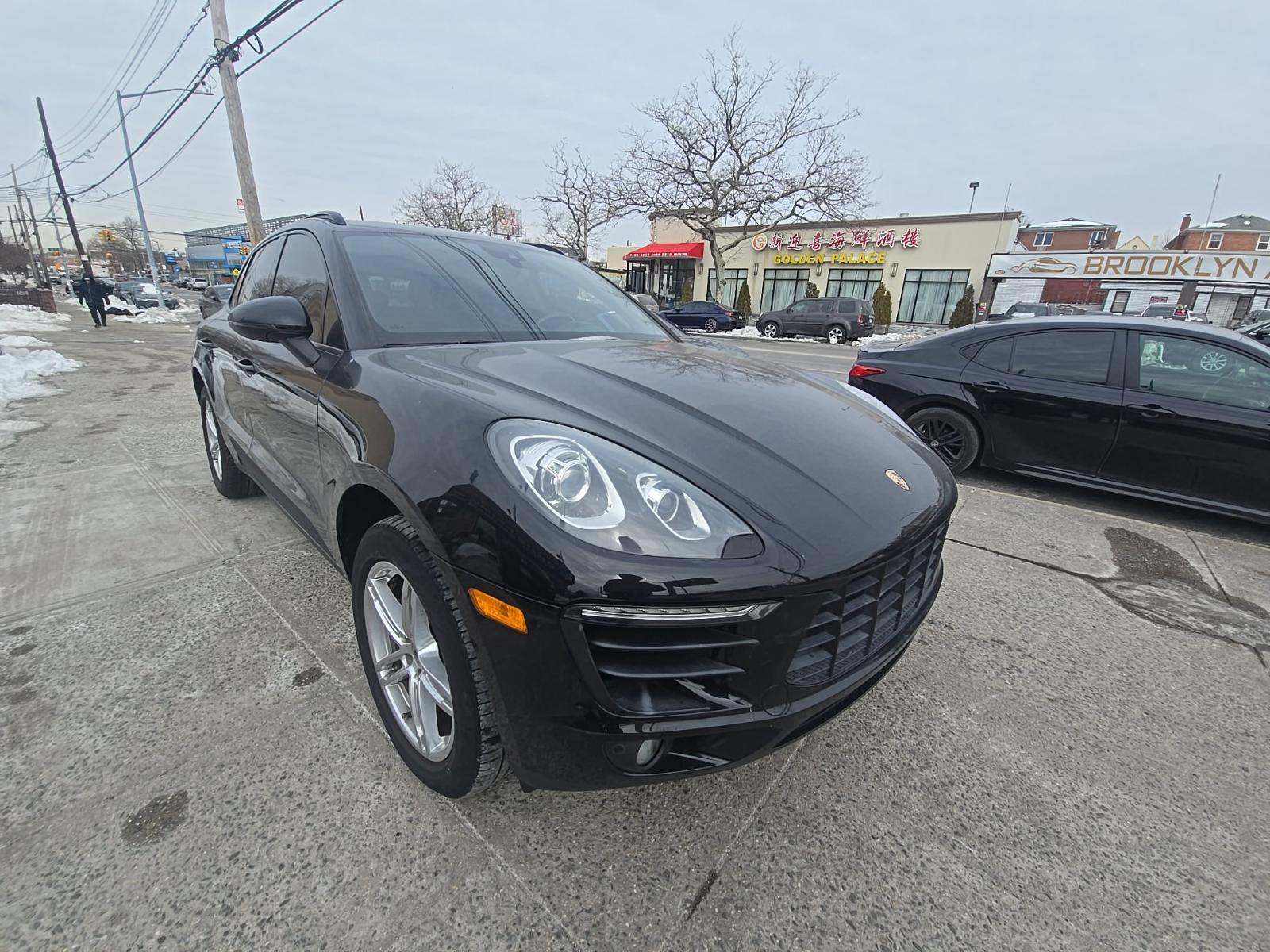 2018 Porsche Macan Base AWD