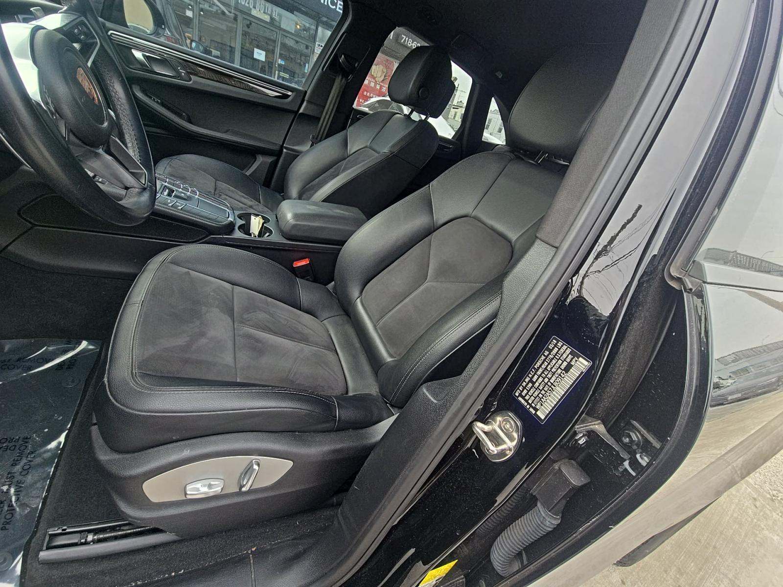 2018 Porsche Macan Base AWD