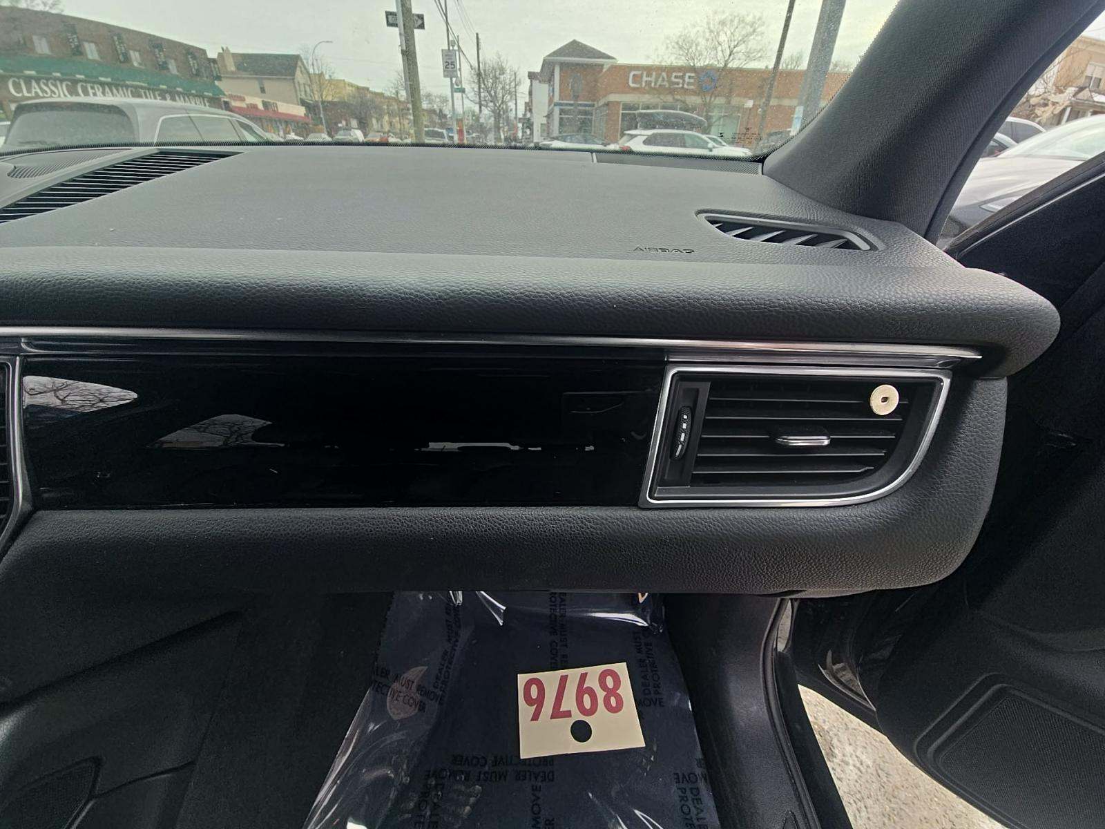 2018 Porsche Macan Base AWD