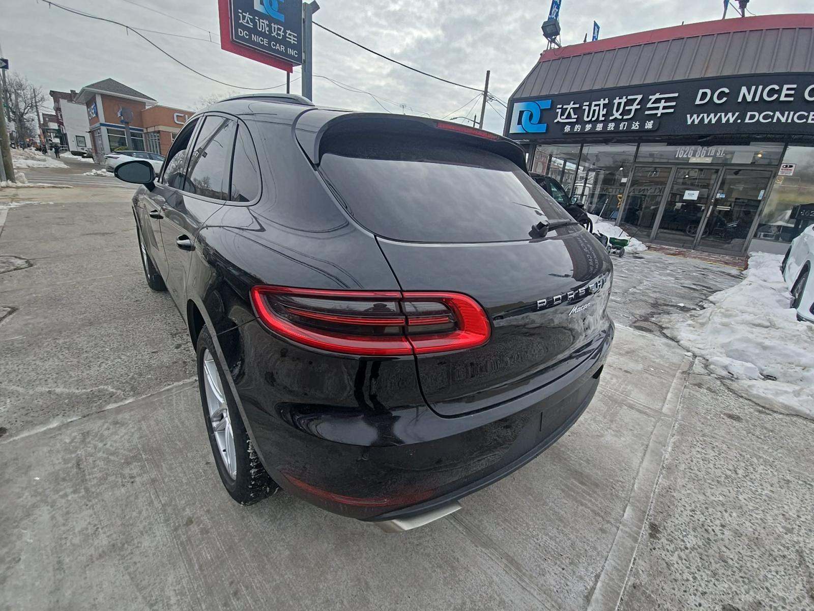 2018 Porsche Macan Base AWD