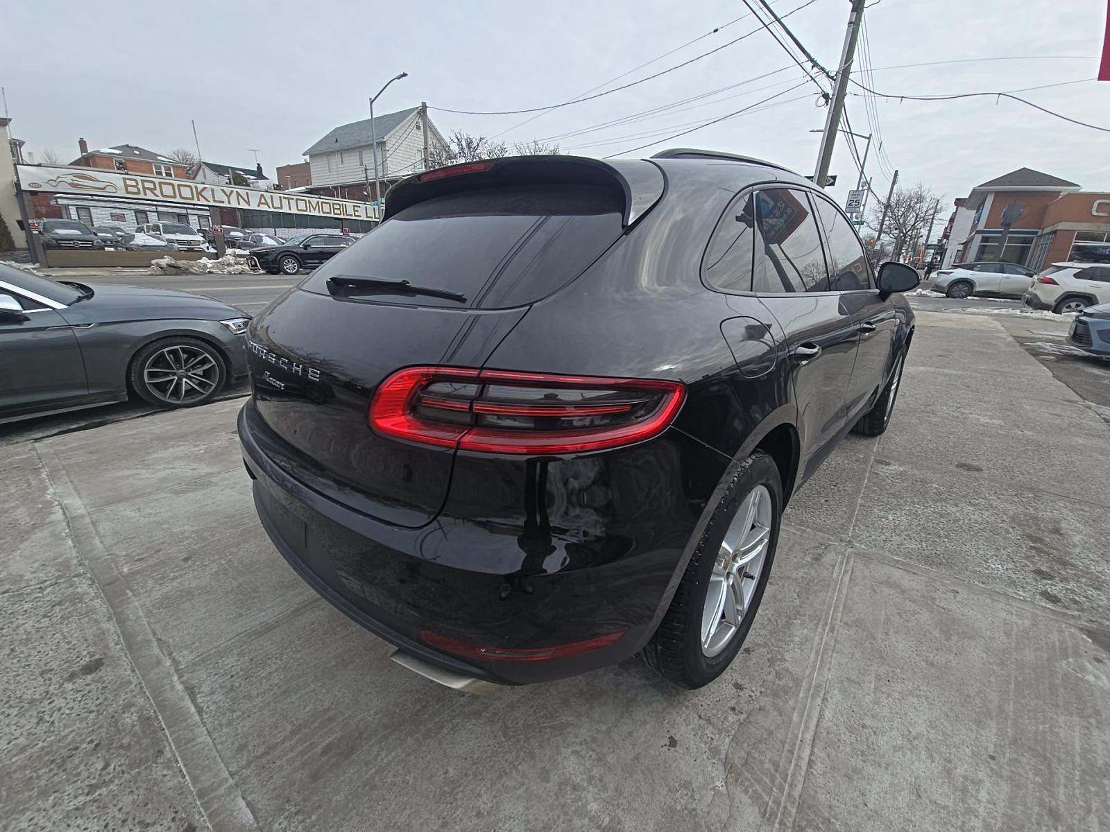 2018 Porsche Macan Base AWD