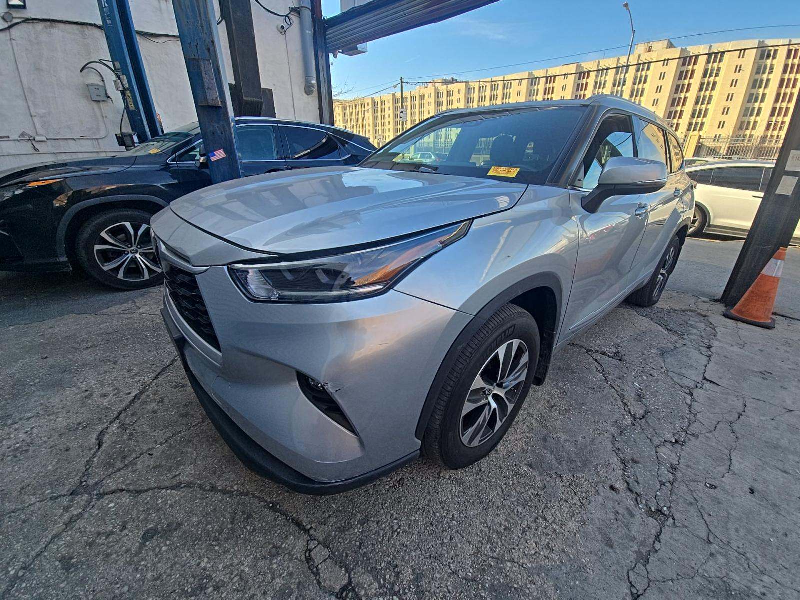 2022 Toyota Highlander XLE AWD