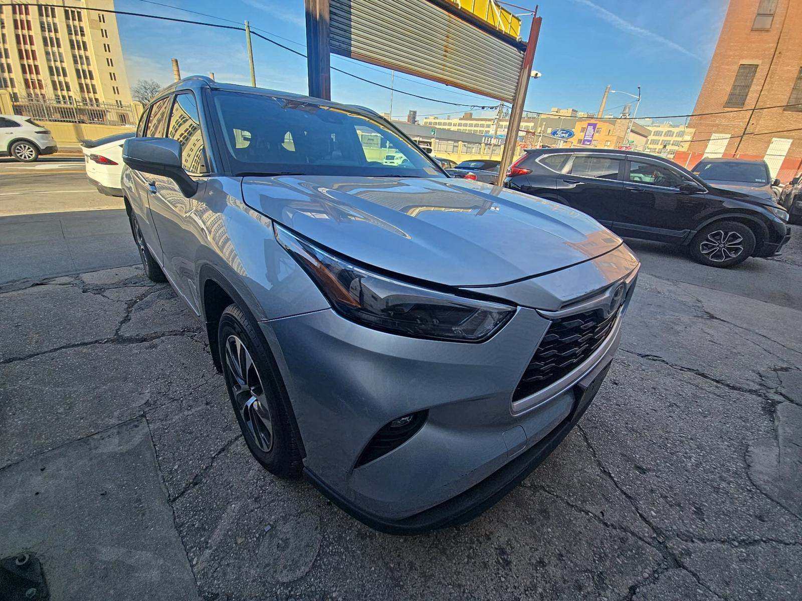 2022 Toyota Highlander XLE AWD